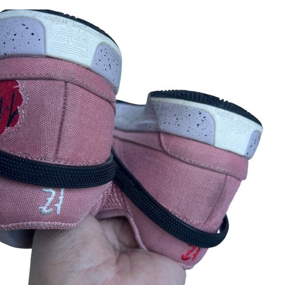 Athletic_Shoes